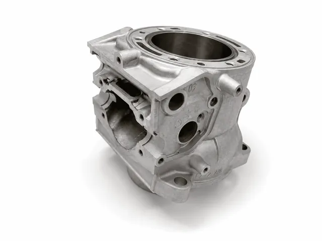 Cilindro KTM EXC/SX 300 de 2 tiempos recromado con restauración del recubrimiento de níquel-carburo de silicio y pulido T-Shape.